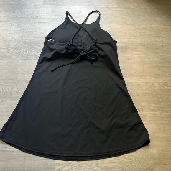 Halara Higher neck cross back performance dress (M) - Picture 5 of 7